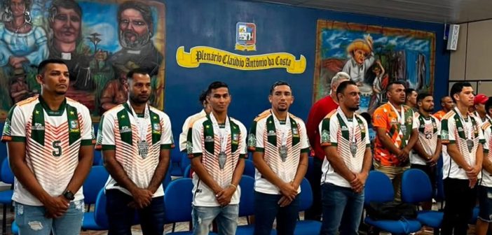 Câmara Municipal de Almeirim homenageia Seleção Masculina de Futebol pela conquista na Copa Oeste 2025
